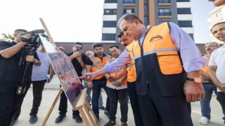 Mersinde Büyükşehir Belediyesinin yol yapım çalışmaları sürüyor