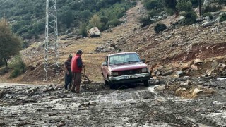 Mersinde şiddetli yağış hayatı olumsuz etkiledi