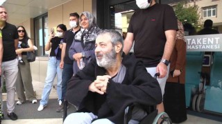 Mesai arkadaşlarının pasta ile hastanede destekte bulunduğu polis memuru hayatını kaybetti