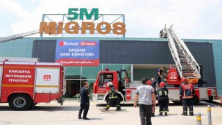 Migrosun çatısında korkutan yangın: Dumanlar bölgeyi kapladı, göz gözü görmedi