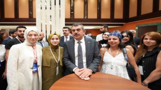 Milli Eğitim Bakanı Tekin, 2023 YLSY bursiyerleri ile bir araya geldi