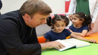 Minik Kuran kursu öğrencilerinden valiye sevgi seli