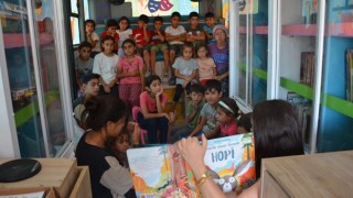 Mobil Çocuk Kütüphanesi Çocuklarla Buluşmaya Devam Ediyor