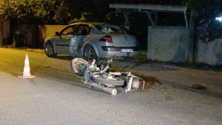 Motosiklet ile otomobil çarpıştı: 4 yaralı