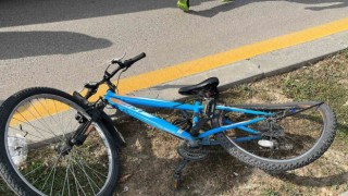 Motosikletle bisiklet çarpıştı: 3 yaralı