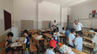 Müdür Başyiğit, yaz okulu kurslarındaki öğrencilerle bir araya geldi