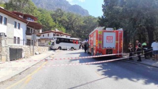 Muğladaki feci kaza araç kamerasına yansıdı