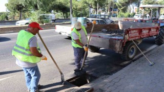Nazillide karayolu güzergahı üzerinde mazgal temizliği yapıldı