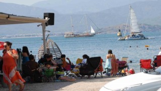 Okulun işlettiği mavi bayraklı plaj tatilcileri ağırlıyor