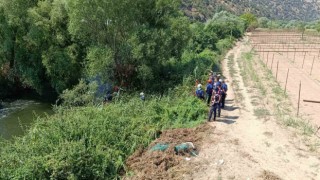 Önce otomobil, ardından 2 kişinin cesedi bulundu