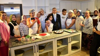 Otizmli Çocuklar Gastronomi Merkezi'nde Kurabiye Yaptı