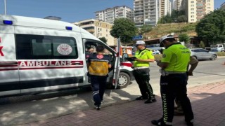 Otomobil ile motosikletin çarpışması sonucu 1 kişi yaralandı