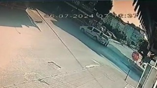 Otomobil sürücüsünün dikkatsizliği faciaya neden oluyordu