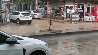 Özalpta şiddetli yağmur sele neden oldu