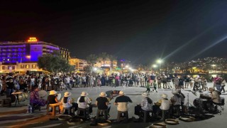(Özel) Köy çocukları tatilde binlerce turiste konser verdi