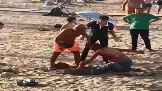 Plajda laf atma kavgası: Dakikalarca birbirlerini bıçakladılar, 2 kişi yaralandı