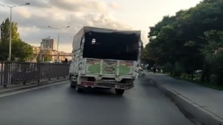 Plakasız kamyonun tehlikeli hareketleri pes dedirtti
