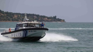 Polis botu Van Gölünde kaçak avlanmaya izin vermiyor