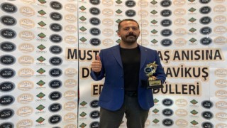 Polise Türkiyenin en iyi bilimkurgu yazarı ödülü