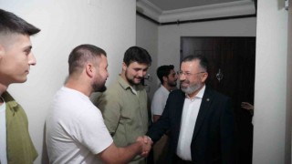 Rektör Kırışık öğrencilerini evlerinde ziyaret etti