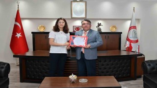 Rektör Özölçerden Avrupa Şampiyonu Basancıya teşekkür belgesi