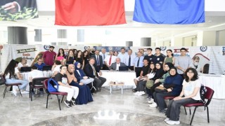 Rektör Savaş, Uşak Üniversitesi Tercih Günlerinde aday öğrencilerle buluştu