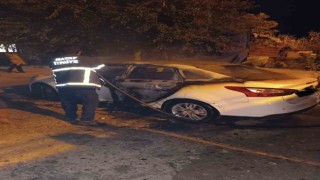 Reyhanlıda yanan otomobil kullanılmaz hale geldi