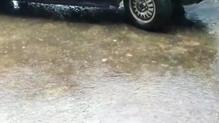 Rizede Vandı Şelalesi taştı, çay bahçeleri boş kaldı