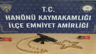Ruhsatsız tabanca ile rastgele havaya ateş açan şahıs yakayı ele verdi