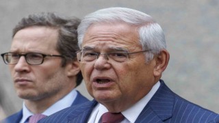 Rüşvet ve yolsuzluktan suçlu bulunan ABDli Senatör Bob Menendez istifa etti