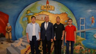 Şampiyon Öğrenciler, İl Milli Eğitim Müdürünü Ziyaret Etti