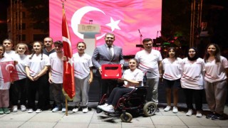 Sancağı Vali Aslana teslim etti