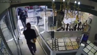 Sancaktepede kuyumcudaki silahlı soygun anları kamerada