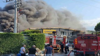 Sandalye fabrikasındaki yangının boyutu dron ile görüntülendi