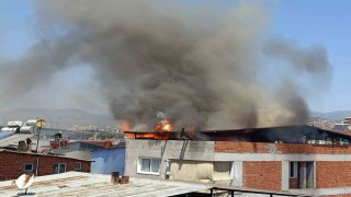 Saniyeler içinde koskoca çatı alevlere teslim oldu