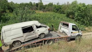 Şarampole devrilen minibüste üçü çocuk 5 kişi yaralandı.