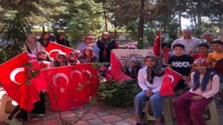 Sarıgölde Kuran kursu öğrencileri şehit mezarında dua etti