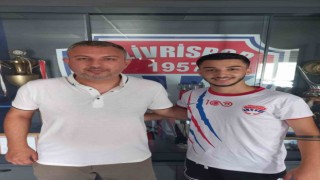 Sarıyerin genç oyuncusu Silivrispor ile sözleşme imzaladı