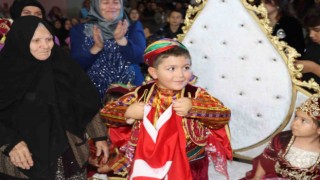 Şehidin emaneti şanlı Türk bayrağını torununa verdi