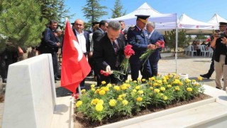Şehit Fatih Dalgıç kabri başında dualarla anıldı