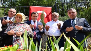 Şehit öğretmen Necmettin Yılmaz kabri başında anıldı