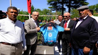 Şehit Ömer Halisdemirin anısına 950 kilometre pedal çevirdiler