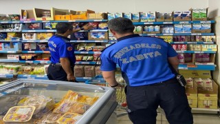 Şehzadeler Belediyesi zabıtası zincir marketlerde denetim yaptı