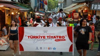 Selçuk tiyatro ile buluştu