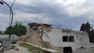 Selendide 46 yıllık hükümet konağı yıkılıyor