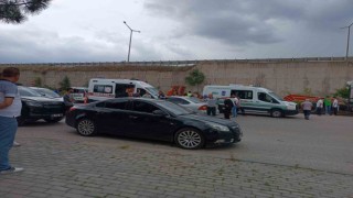 Seyahat halindeyken fırlayan tır tekerleği can aldı