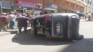 Siirtte sürücüsünün kontrolünden çıkan otomobil yan yattı