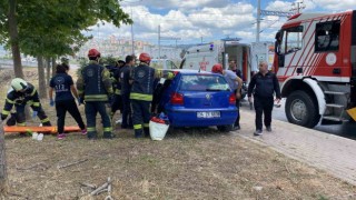 Sıkıştığı yerden otomobilin kapısı kesilerek kurtarıldı