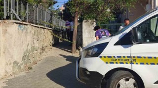 Silahla vurulan yaralıyı polis ekipleri hastaneye götürdü