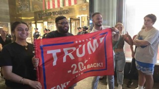 Silahlı saldırıya uğrayan eski Başkan Trumpın destekçileri New Yorkta toplanıyor